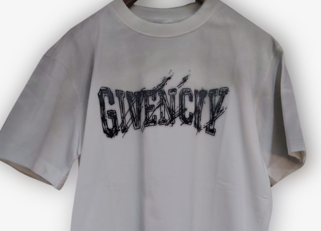 GIVENCHI